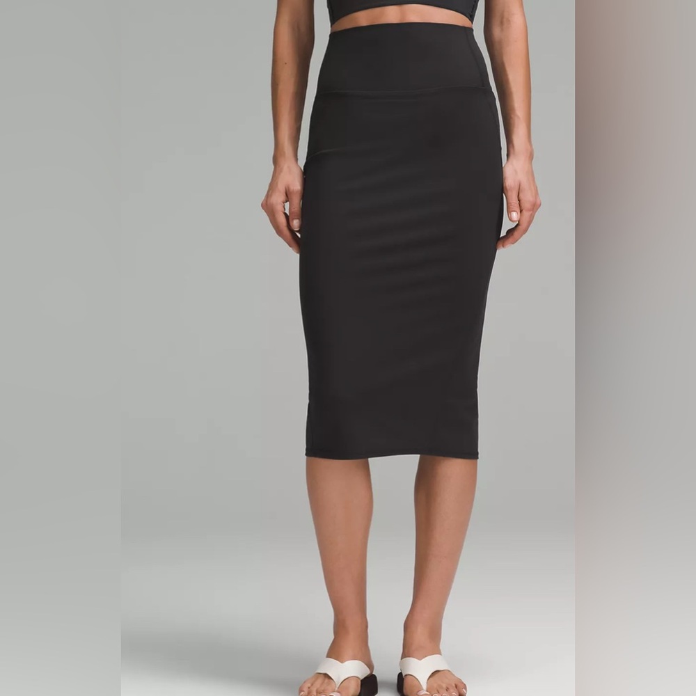 Lululemon Nulu Black High-Rise Skirt -  Size 6 - Brand New!